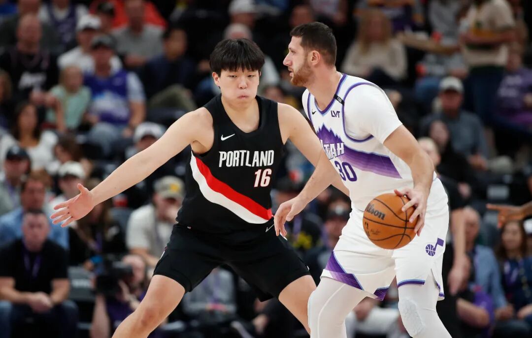NBA | 约基奇70次三节三双历史第一，杨瀚森单场2分
